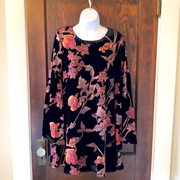 Love Riche Dresses & Skirts - Velvet Floral Bell Sleeve Dress